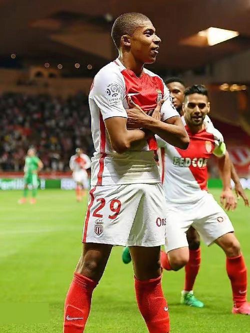 大胜33分！广东男篮晋级八强，“小胡金秋”表现出彩