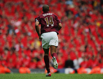 足球报：海港有意杨希，徐彬留洋仍存不确定，西海岸资金有困