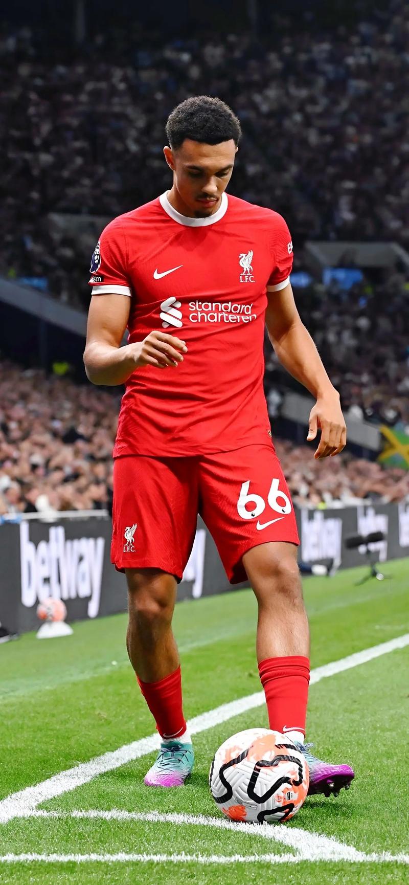 曹法尔：西汉姆缺少领袖；赖斯肯定会成为下一任英格兰队长