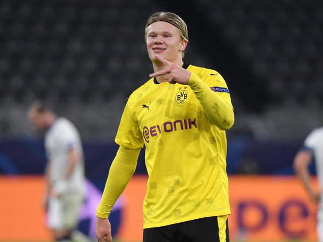 久常凉在比赛中手滑，球杆脱手刚好砸在了自己的小球上