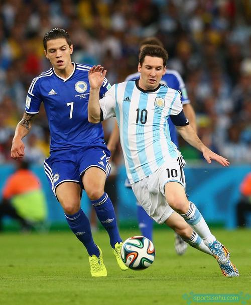 罗马最稳一环还是他，托蒂盛赞门将斯维拉尔，你让其他人怎么混